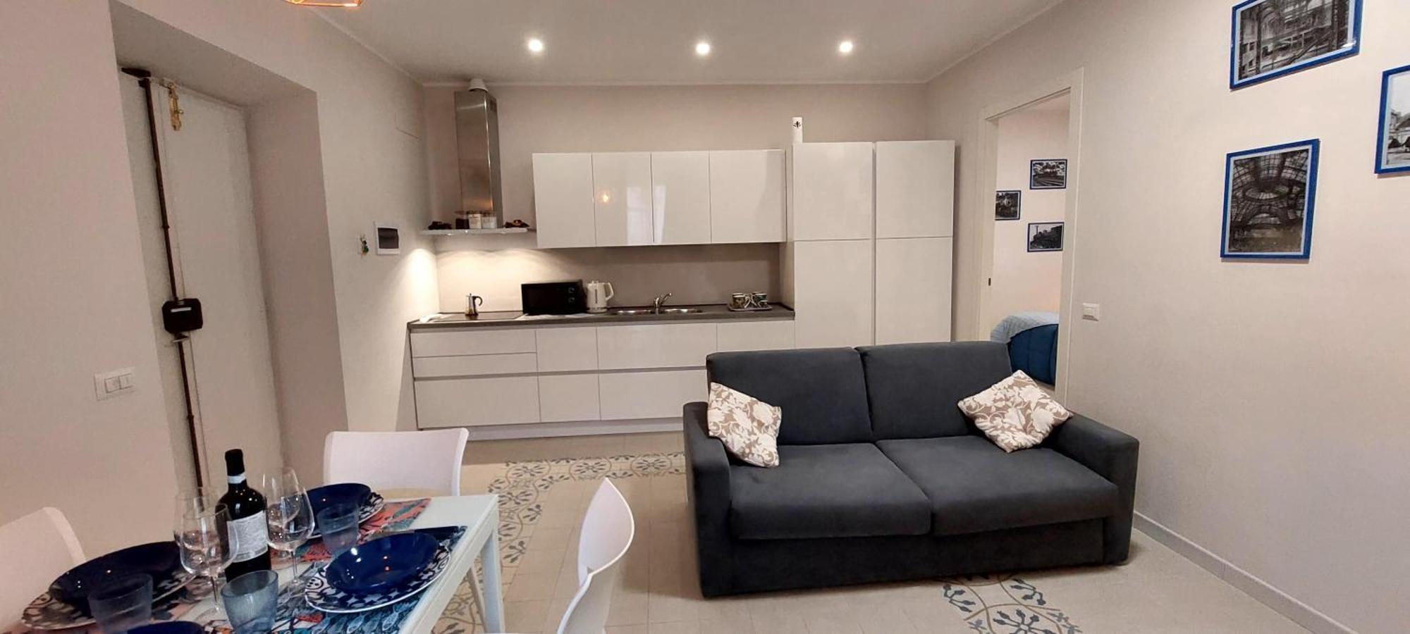 Light Blue Station Apartment *